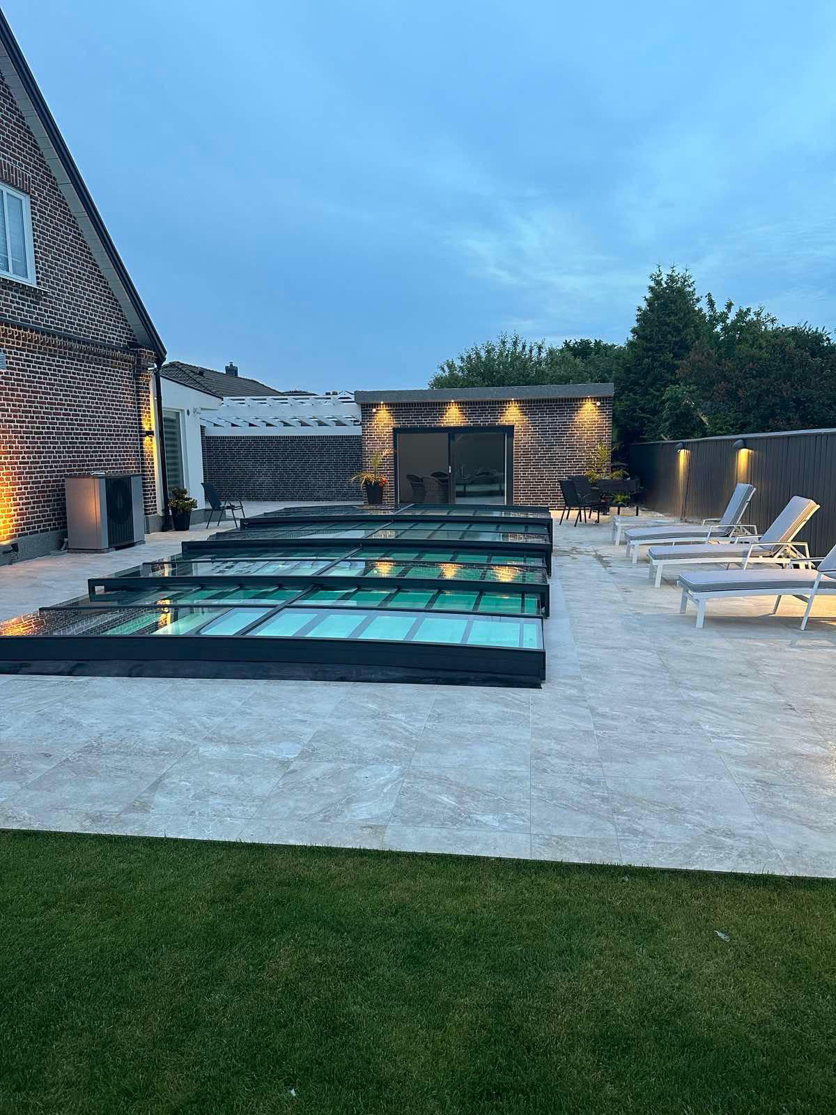 Pooltak ICON KIT S3 4×9 (kirkas lasi, sivuovi, yksinkertainen kisko, antrasiitti)