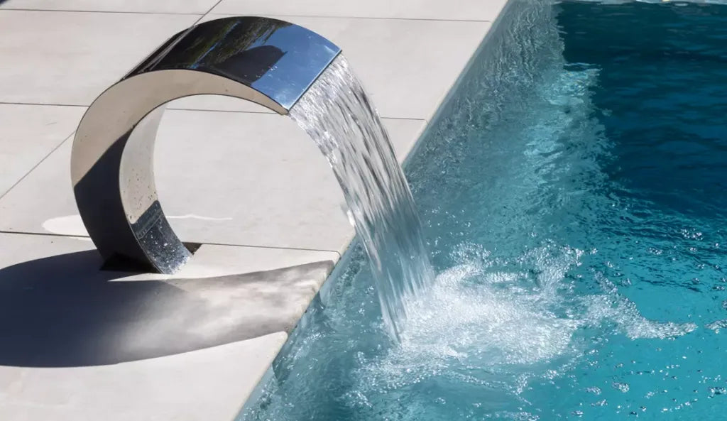 Leisurepools Precision högvattenlinje 3,2×5,1-8,1 m, 1,5 m djup